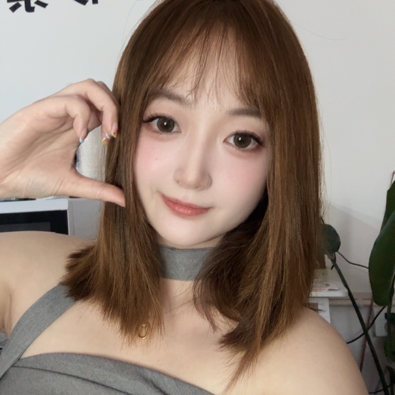 小怡爱看球